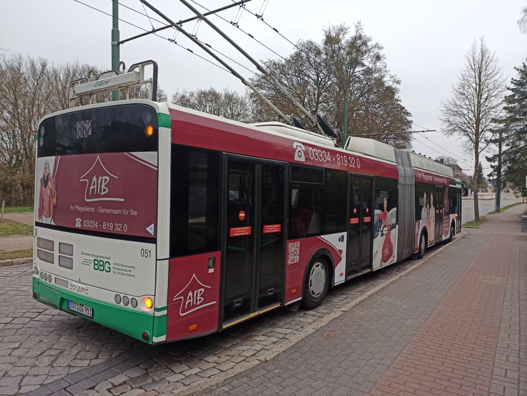 Gelenkobus Nr. 051 vom polnischen Typ Solaris Trollino 18 AC